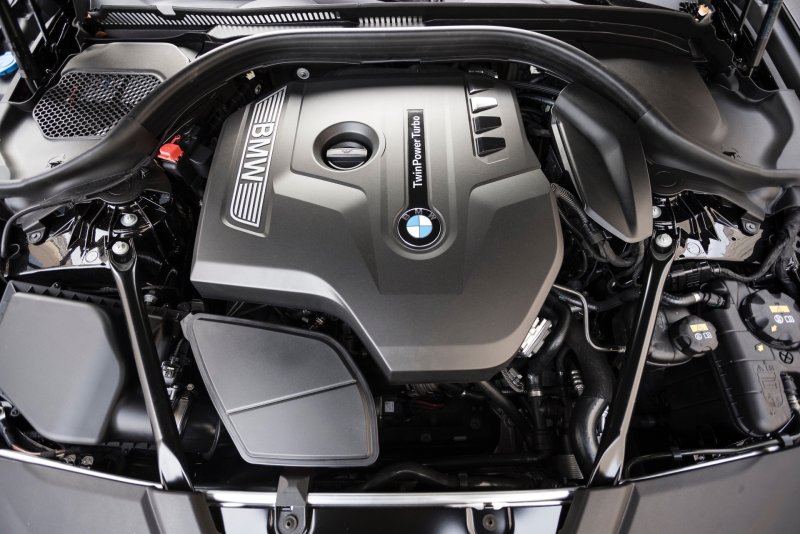 BMW 530 D подкапотка