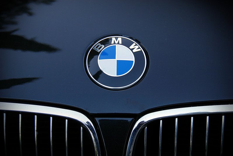 BMW x7 logo