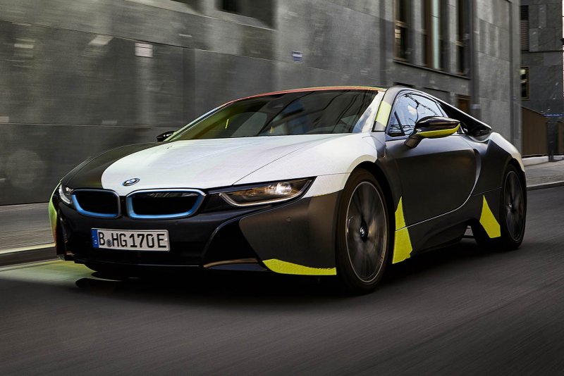 Новая спортивная БМВ i8