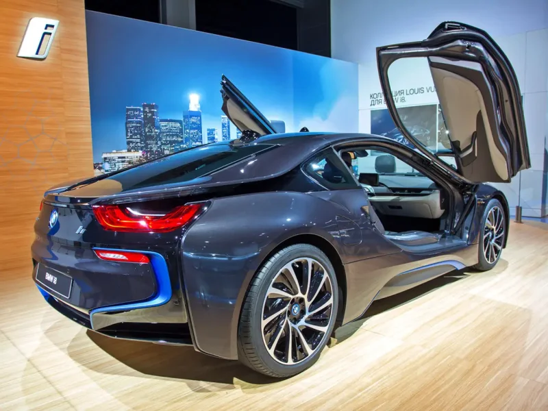 BMW спорткар i8