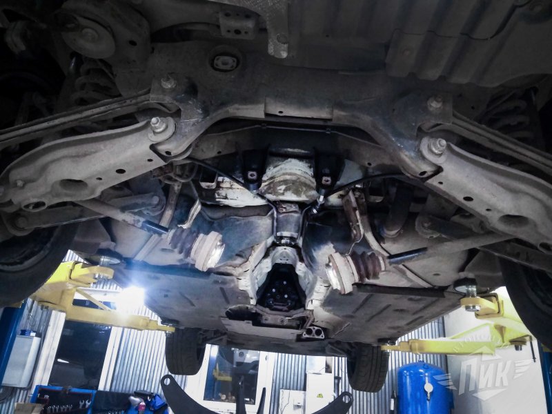BMW e91 на подъемнике