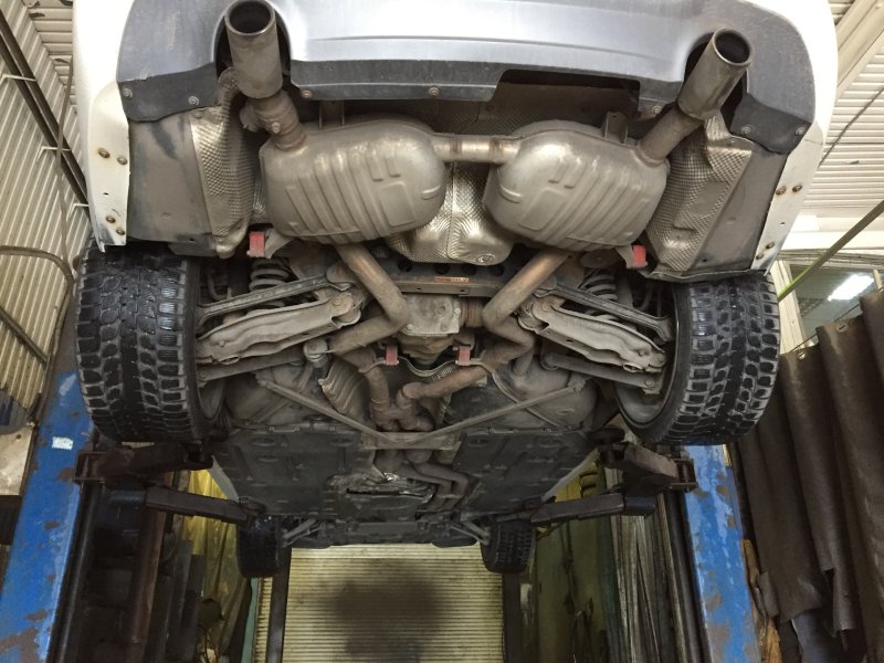 БМВ 335 вид снизу