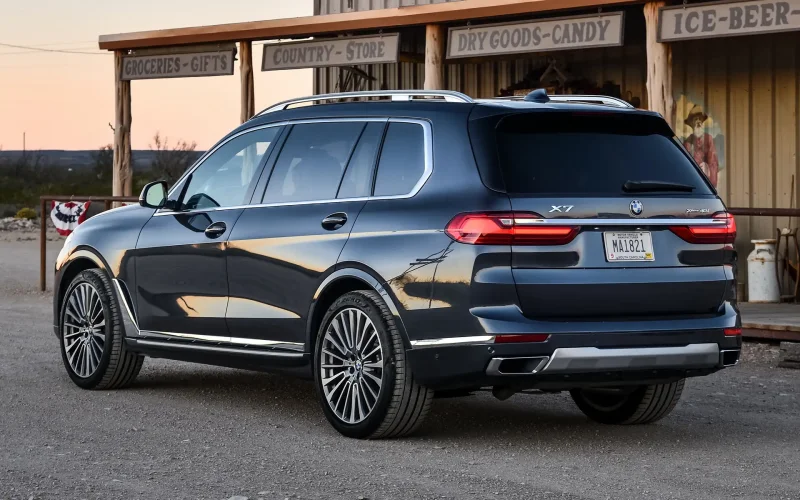 BMW x7 сзади