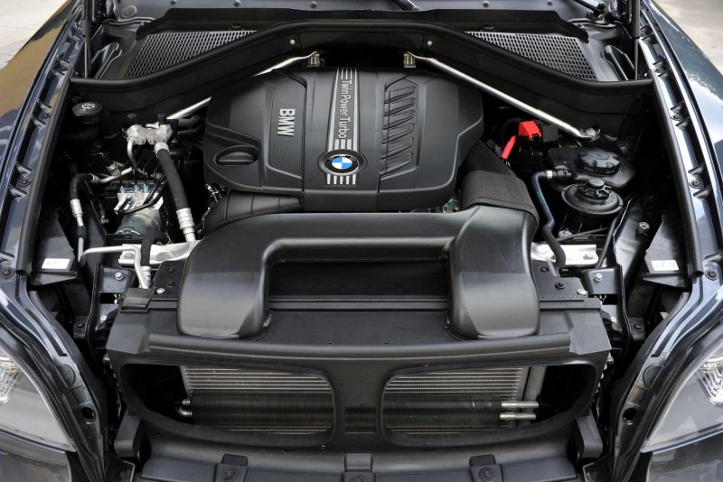 BMW e70 моторный отсек