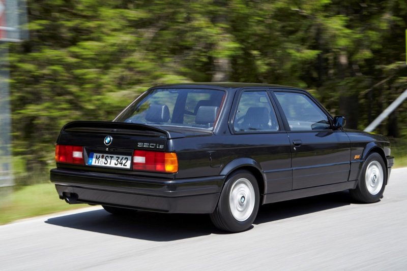 BMW e30 320i