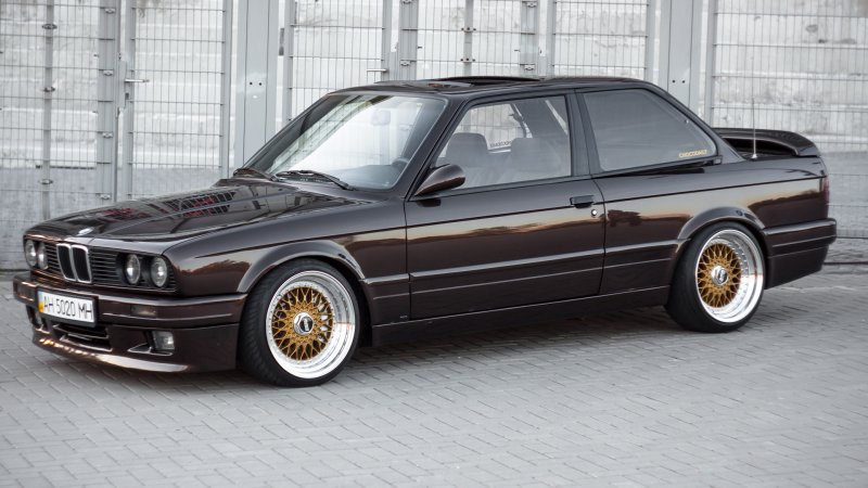 BMW e30 синяя
