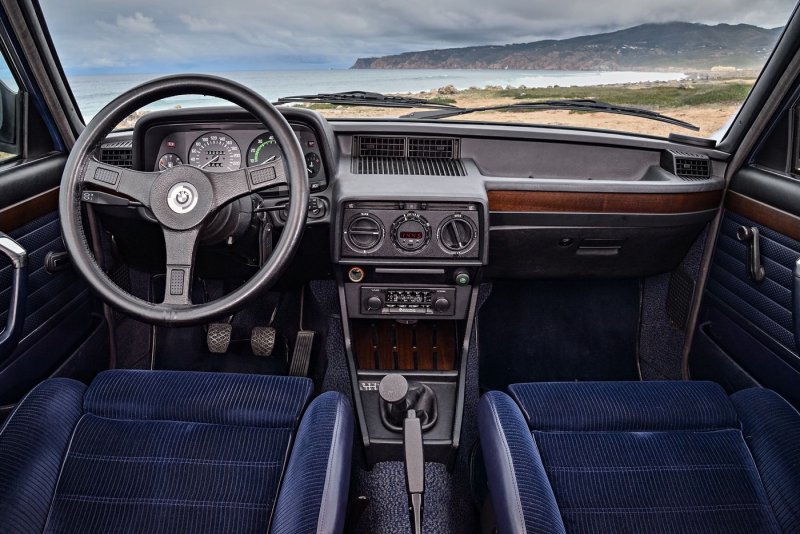 BMW 3 e21 салон