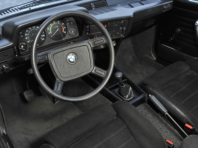 BMW e21 салон