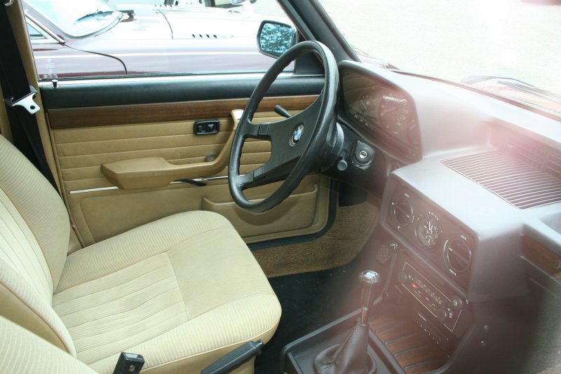 Салон BMW 520 e12