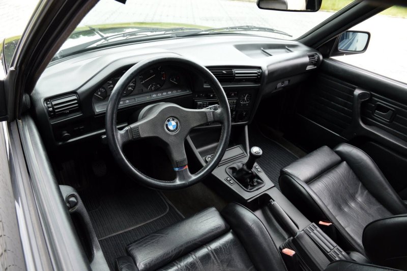 BMW e30 седан салон