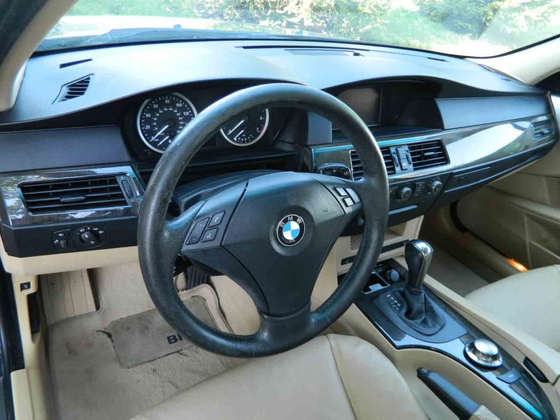 BMW 525 2004 Interior
