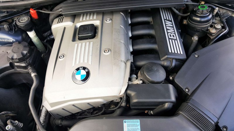 BMW e39 подкапотное пространство