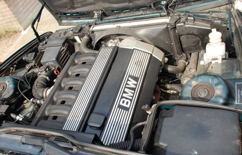 BMW 525i мотор