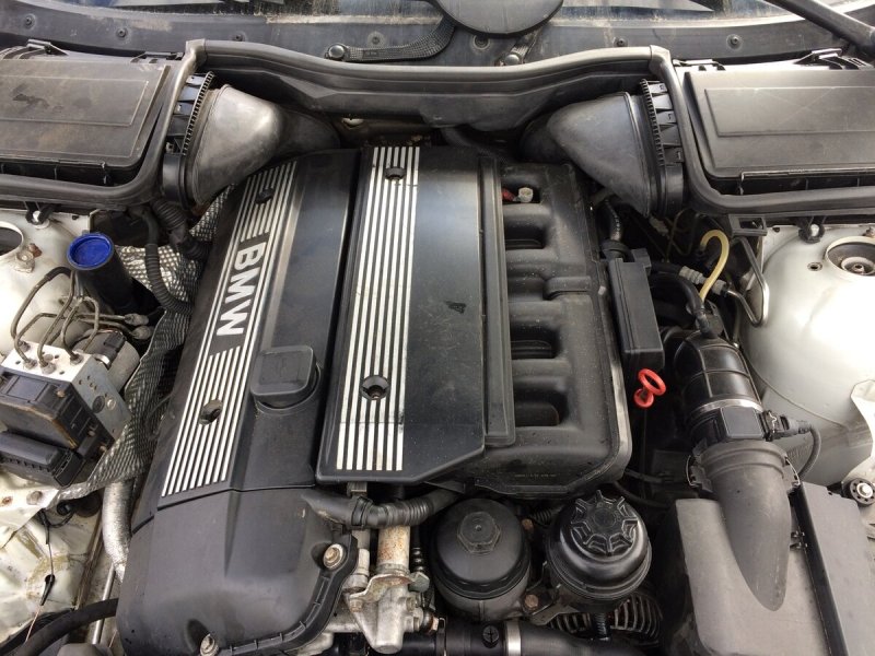 BMW e34 m50 подкапотка
