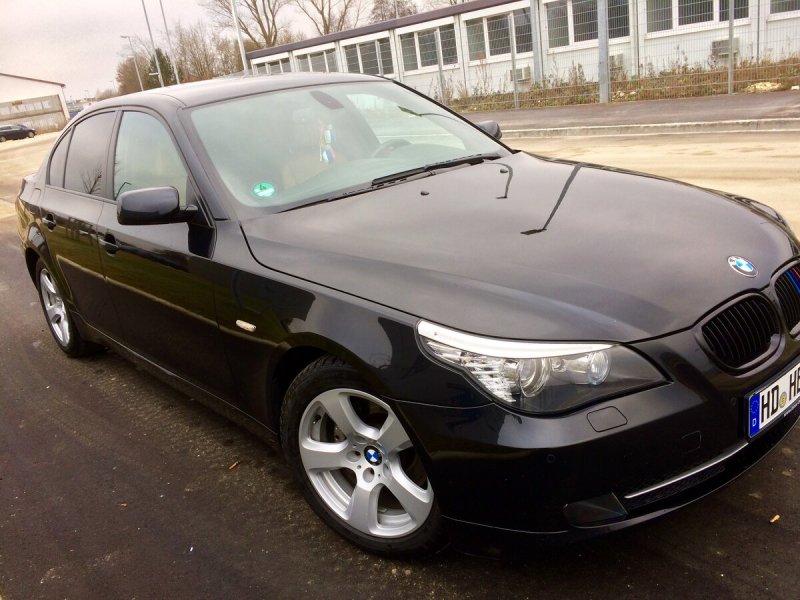 БМВ 525 2009 черная