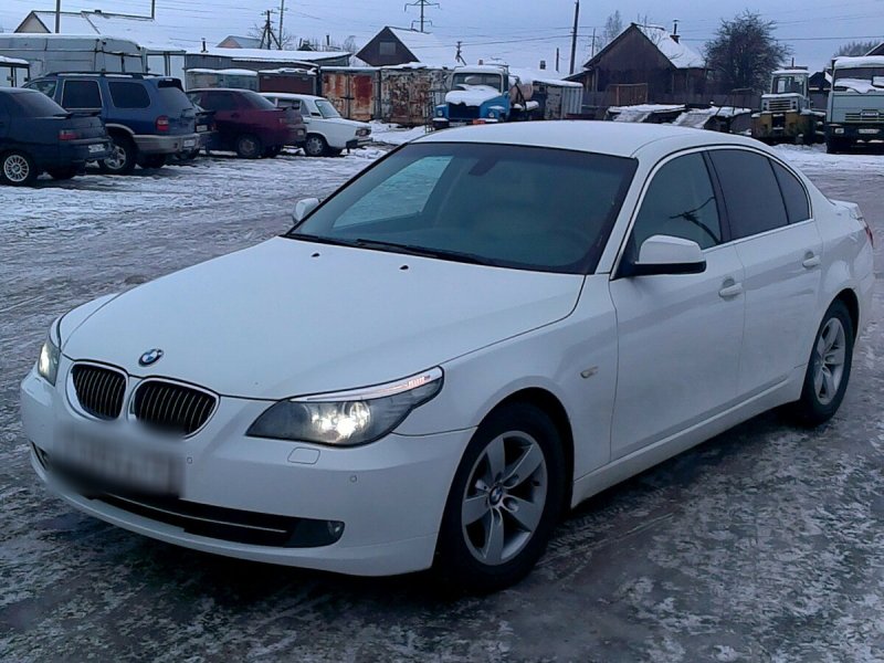 BMW 525i белая
