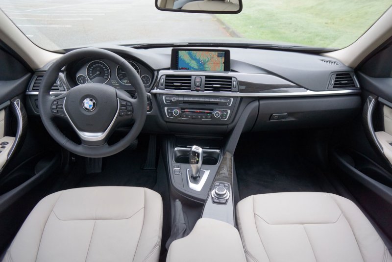 BMW 320i 2017 салон