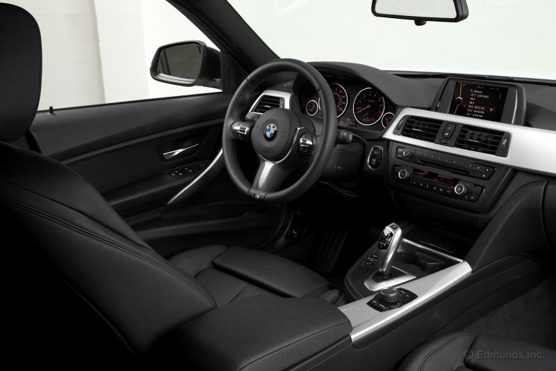 BMW 320i салон