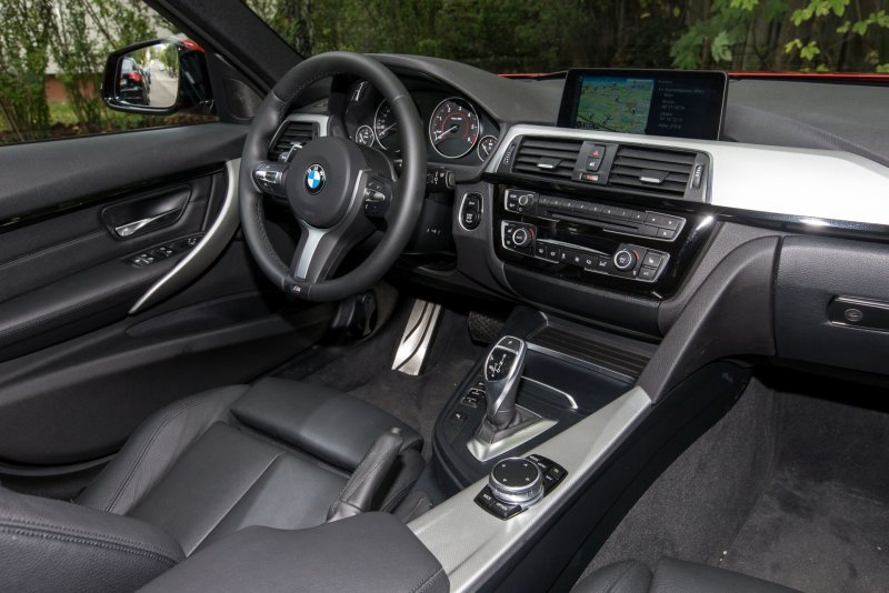 BMW 320d XDRIVE салон