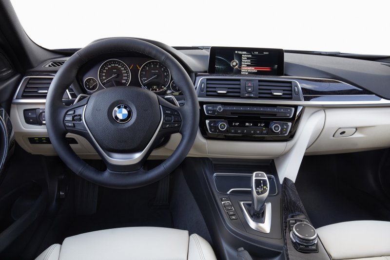 BMW 320i салон