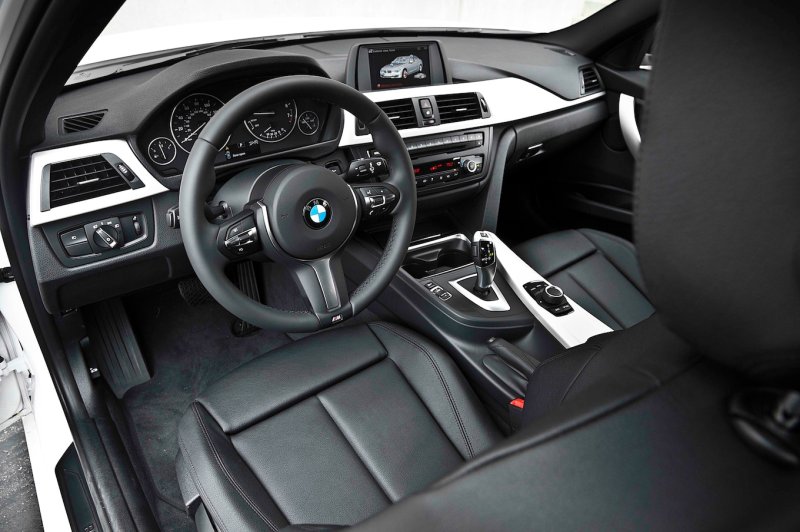 BMW i320 Sport салон