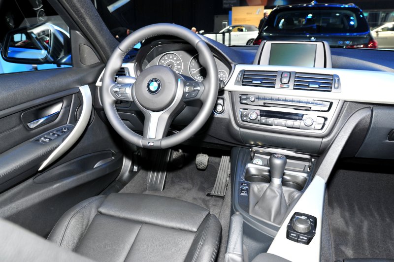 БМВ 320i салон