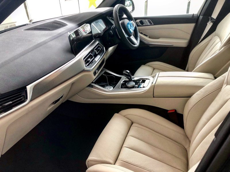 BMW x5 m50i салон