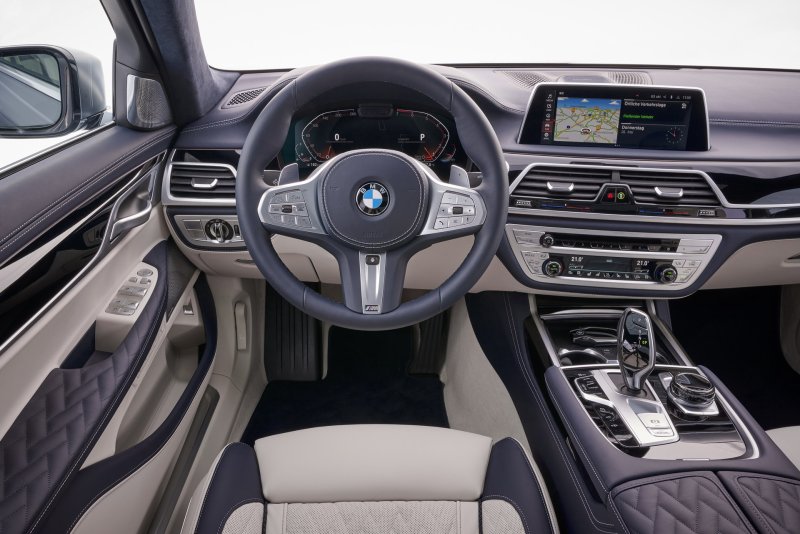 BMW 7 2021 салон