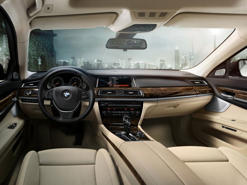 БМВ 750 li 2015