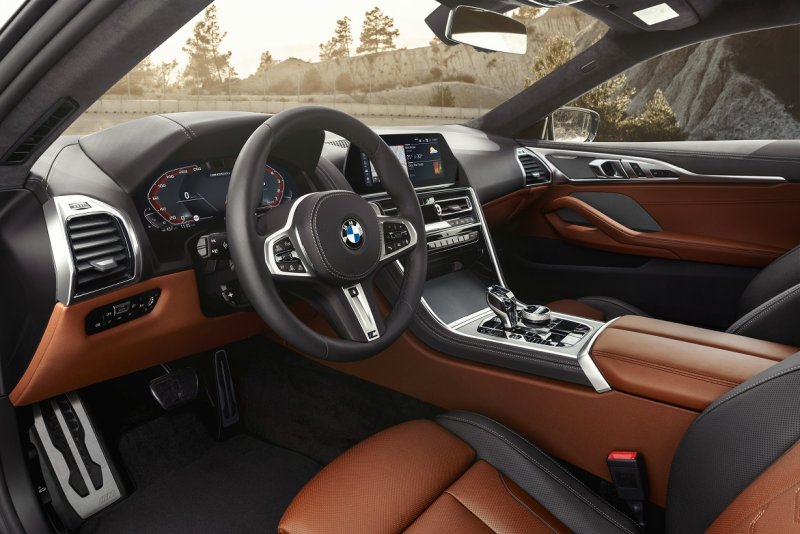 BMW m850i салон