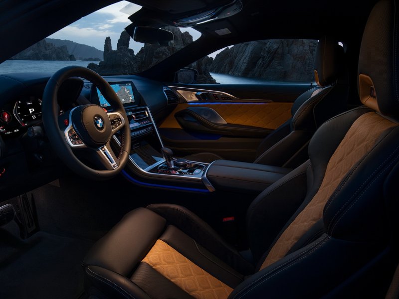 BMW m8 Coupe салон