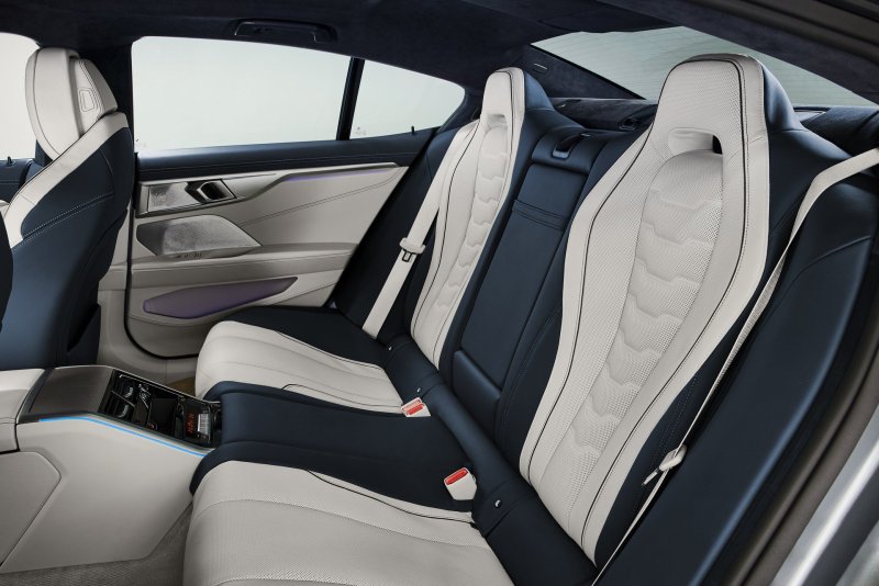 BMW м8 Gran Coupe салон