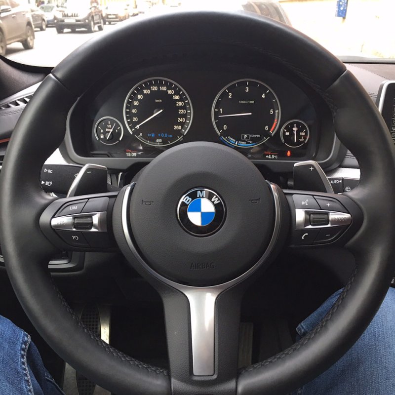 За рулем BMW i8
