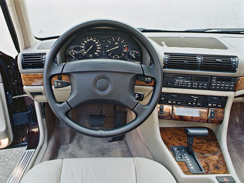 BMW 730i e32 салон