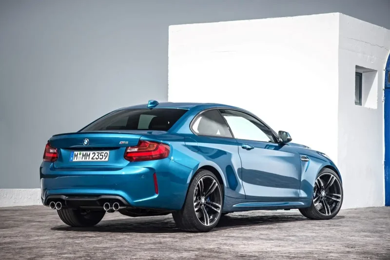 BMW m2 Coupe белая