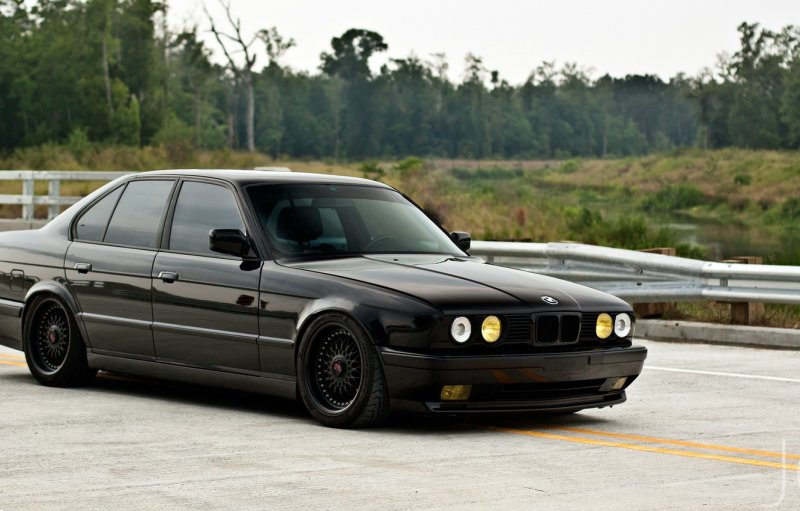 BMW 5 e34 черная