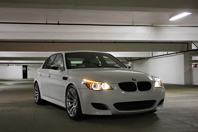 BMW m5 e60 белая