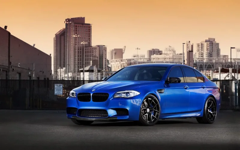 BMW m5 f10 синяя