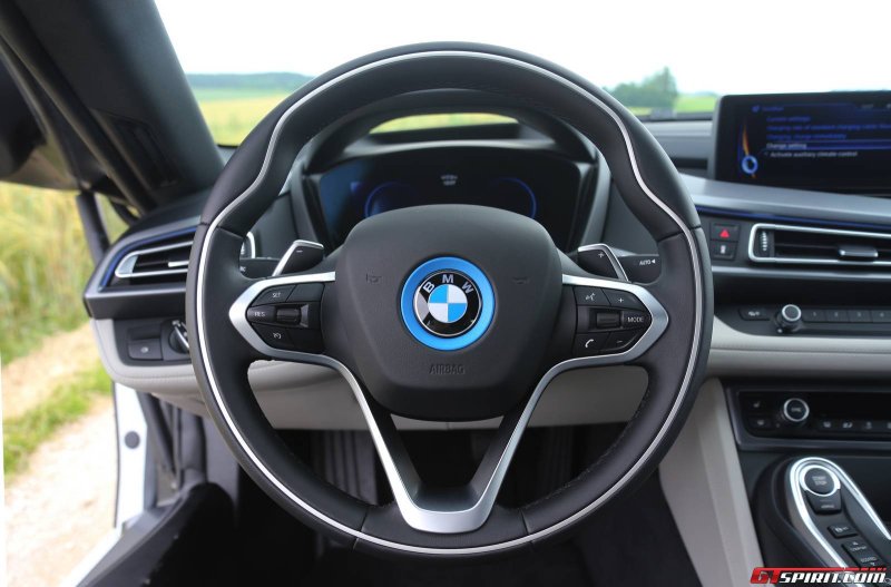BMW i8 руль
