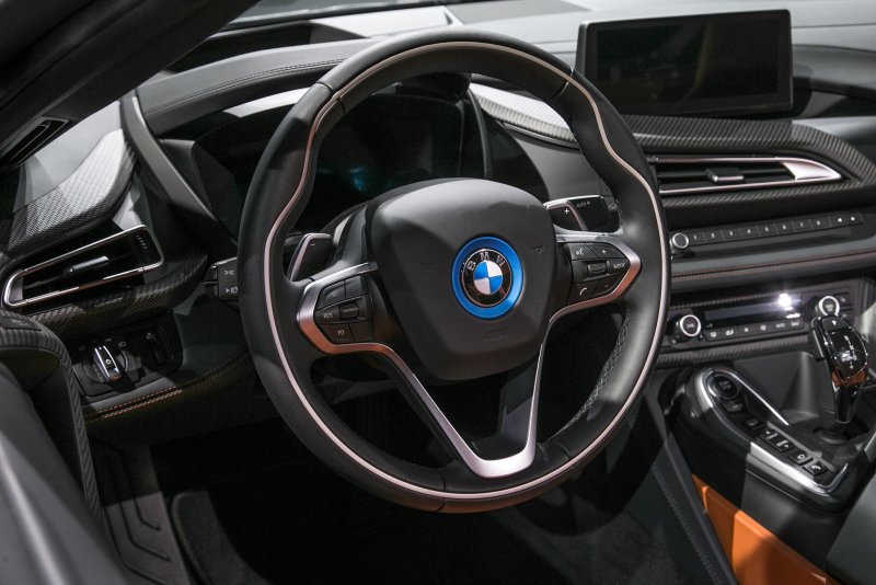 BMW i8 салон