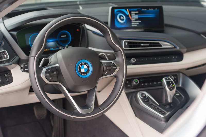 BMW i8 2020 салон