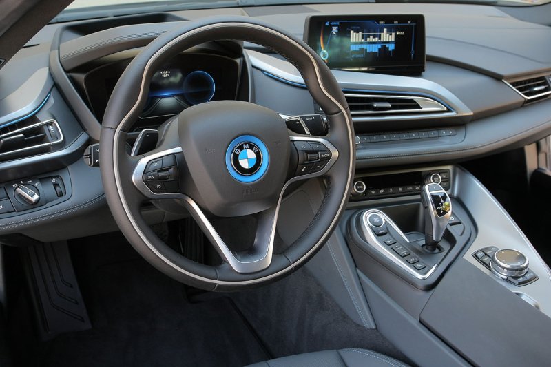 BMW i8 руль