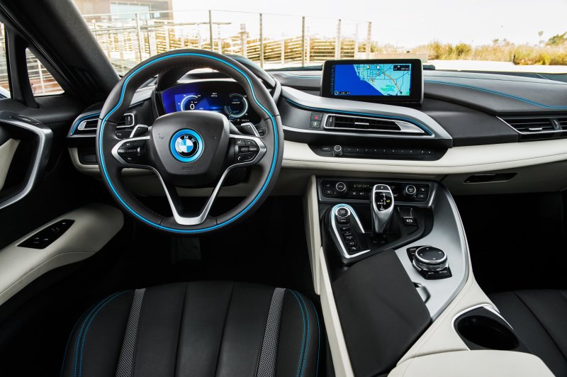BMW i8 2020 салон