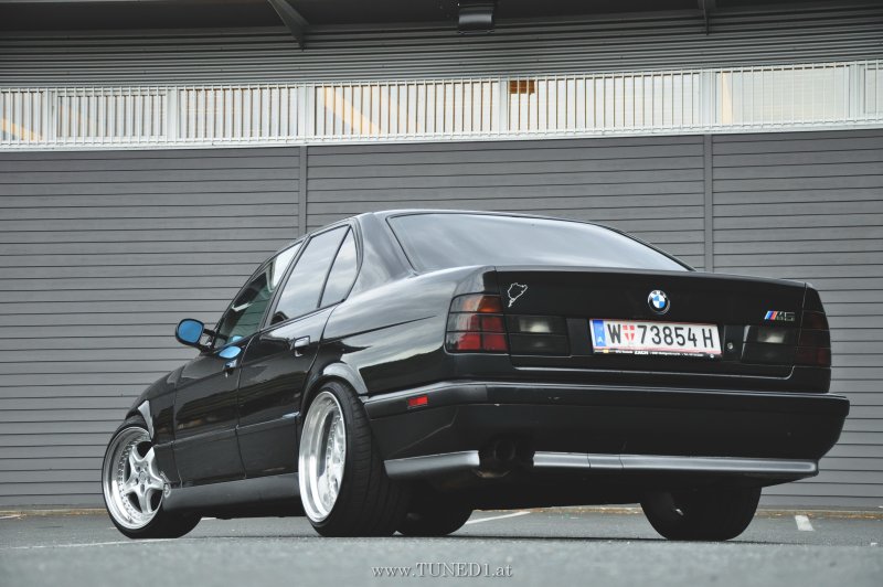 BMW e34 сзади