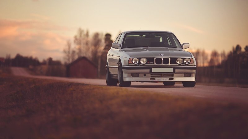 BMW e34 белая