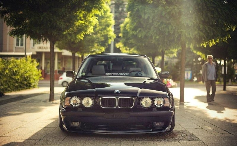 BMW e34 540i черная