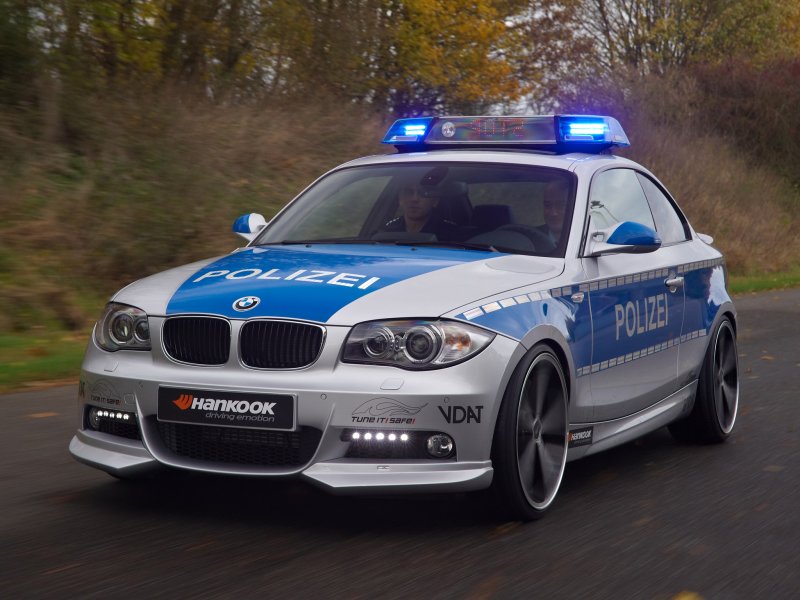 БМВ m760 полиция