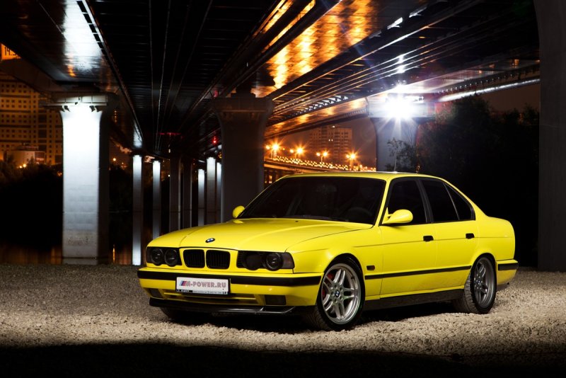 BMW e34 м5
