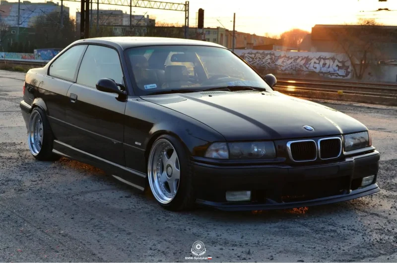 BMW e36 Coupe красная