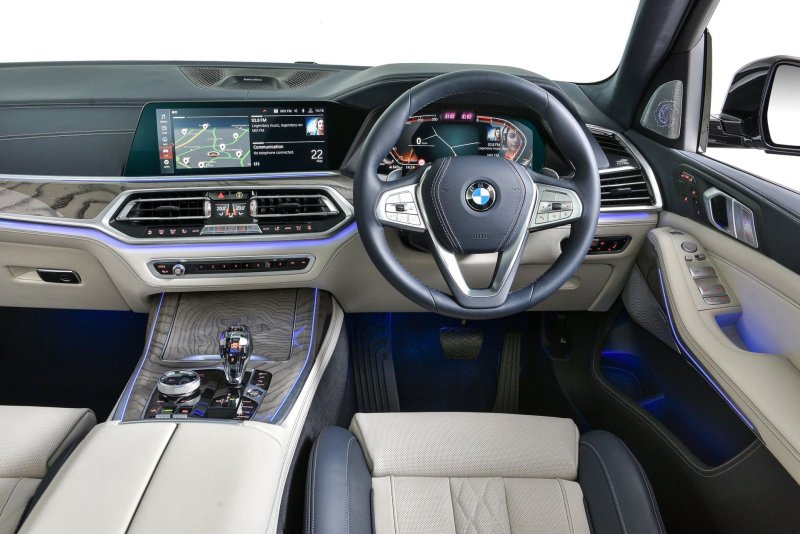 BMW x7 m50i салон
